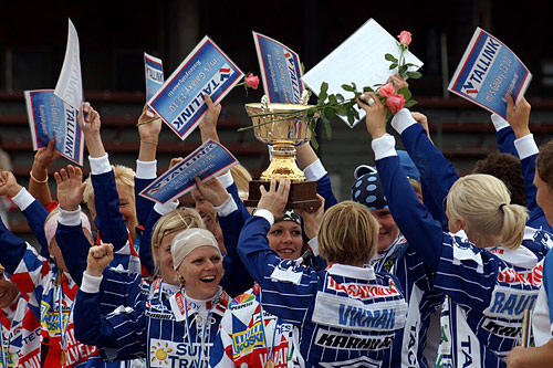 Pesäkarhut Itä-Lännessä 30.6.2007 Pesäkarhut Itä-Lännessä 30.6.2007