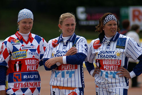 Pesäkarhut Itä-Lännessä 30.6.2007 Pesäkarhut Itä-Lännessä 30.6.2007