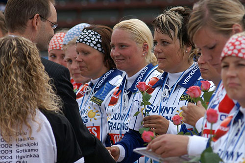 Pesäkarhut Itä-Lännessä 30.6.2007