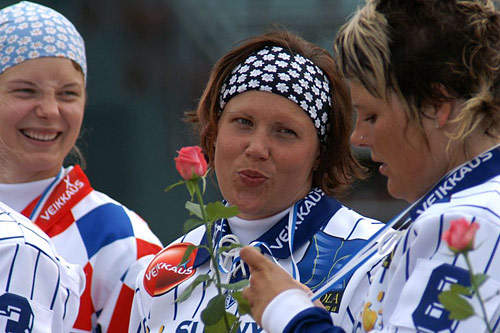 Pesäkarhut Itä-Lännessä 30.6.2007 Pesäkarhut Itä-Lännessä 30.6.2007