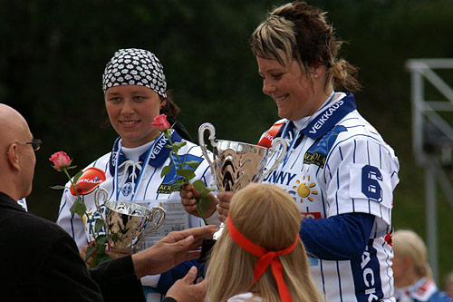 Pesäkarhut Itä-Lännessä 30.6.2007 Pesäkarhut Itä-Lännessä 30.6.2007