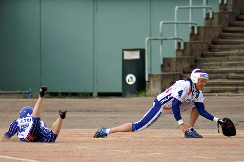 Pesäkarhut Itä-Lännessä 30.6.2007 Pesäkarhut Itä-Lännessä 30.6.2007