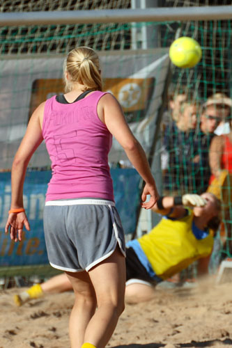 FC Massat-FC Tussut, naisten beachfutis