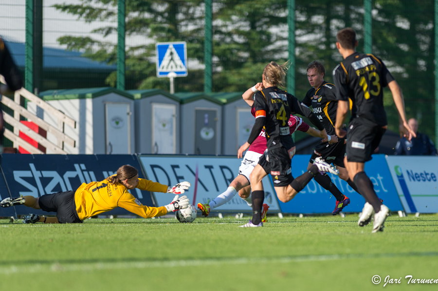 25.6.2012 - (FC Honka-FC Lahti)