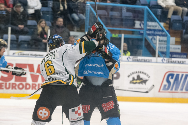 21.1.2014 - (Pelicans-Ilves)