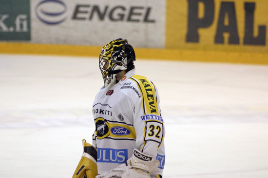 2.12.2004 - (Ässät-Kärpät)