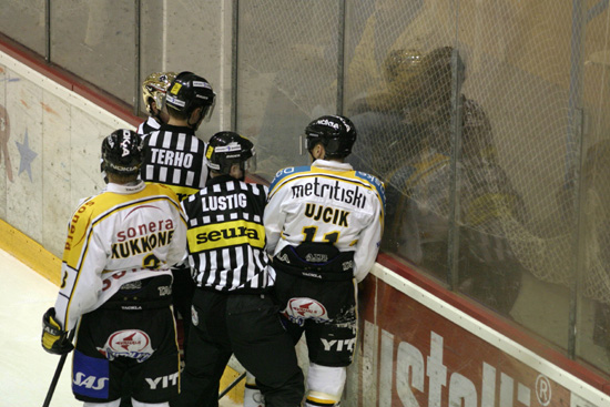 2.12.2004 - (Ässät-Kärpät)