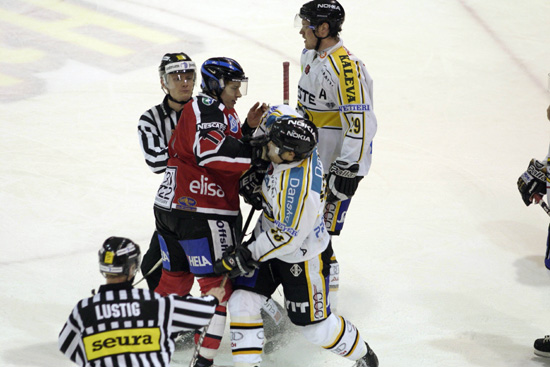 2.12.2004 - (Ässät-Kärpät)