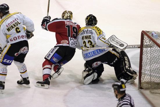 2.12.2004 - (Ässät-Kärpät)