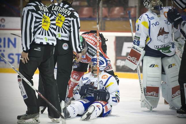 27.8.2010 - (Ässät-Lukko)