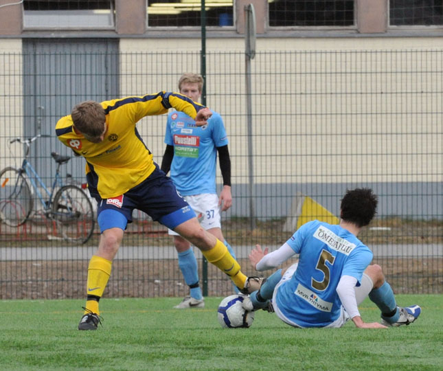 21.4.2011 - (FC PoPa-Pallo-Iirot)