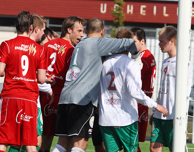 30.4.2011 - (FC Jazz-Tampereen Palloveikot)