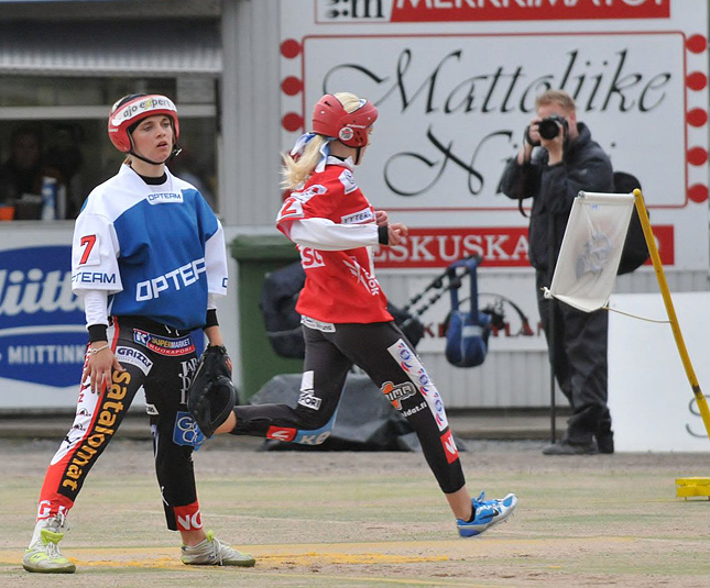 13.5.2011 - (Pesäkarhut B2-Pesäkarhut B1)