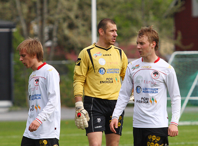 28.5.2011 - (Musan Salama-Tikkurilan Palloseura)