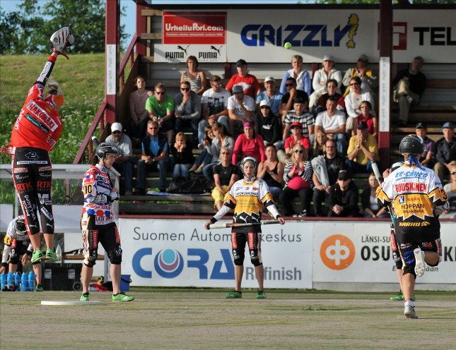 17.7.2011 - (Pesäkarhut N-Siilinjärven Pesis N)