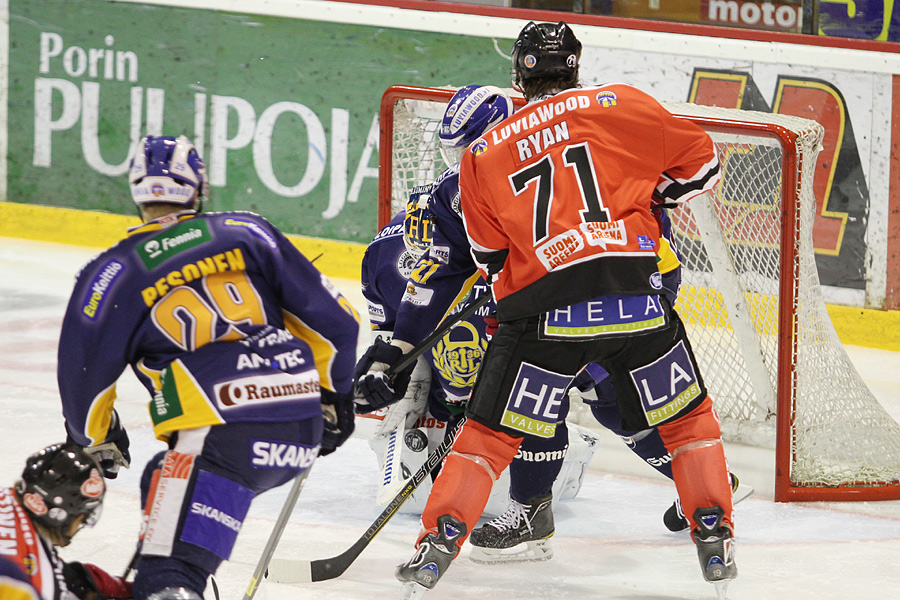 17.8.2012 - (Ässät-Lukko)