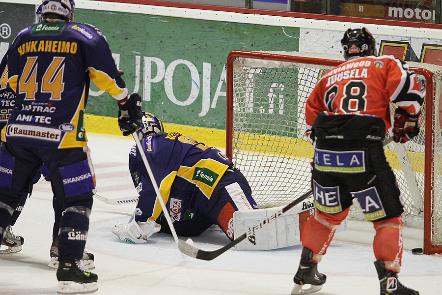 17.8.2012 - (Ässät-Lukko)