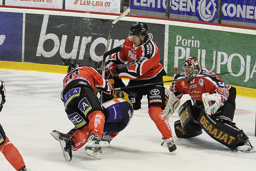 17.8.2012 - (Ässät-Lukko)