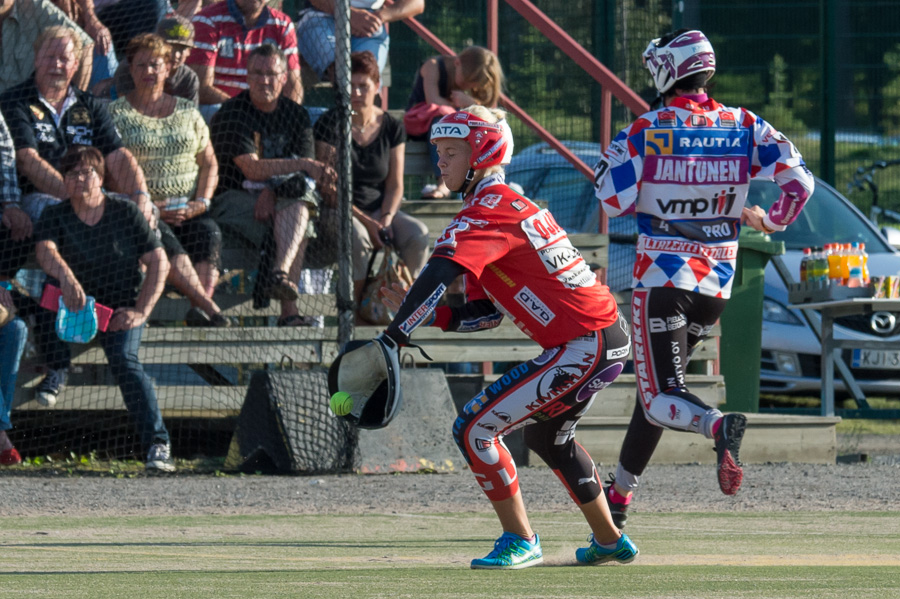 4.8.2013 - (Pesäkarhut N-Viininjärven Urheilijat N)