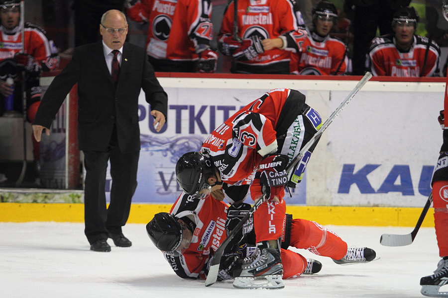 7.10.2011 - (Ässät-TPS)