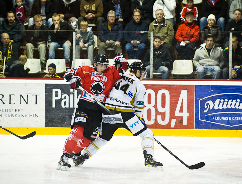 14.10.2011 - (Ässät-Kärpät)