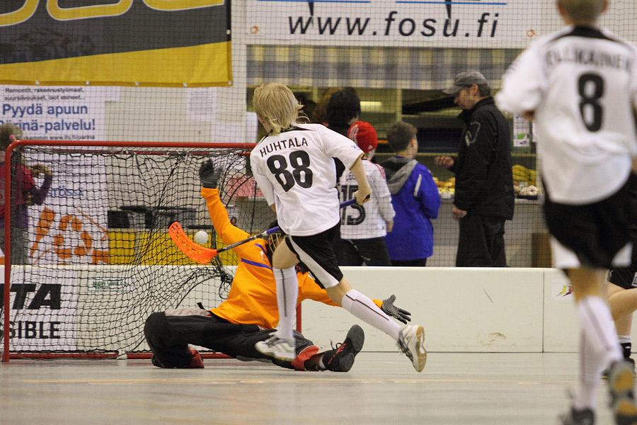 15.4.2012 - (FBT Karhut White-TPS Lightning)