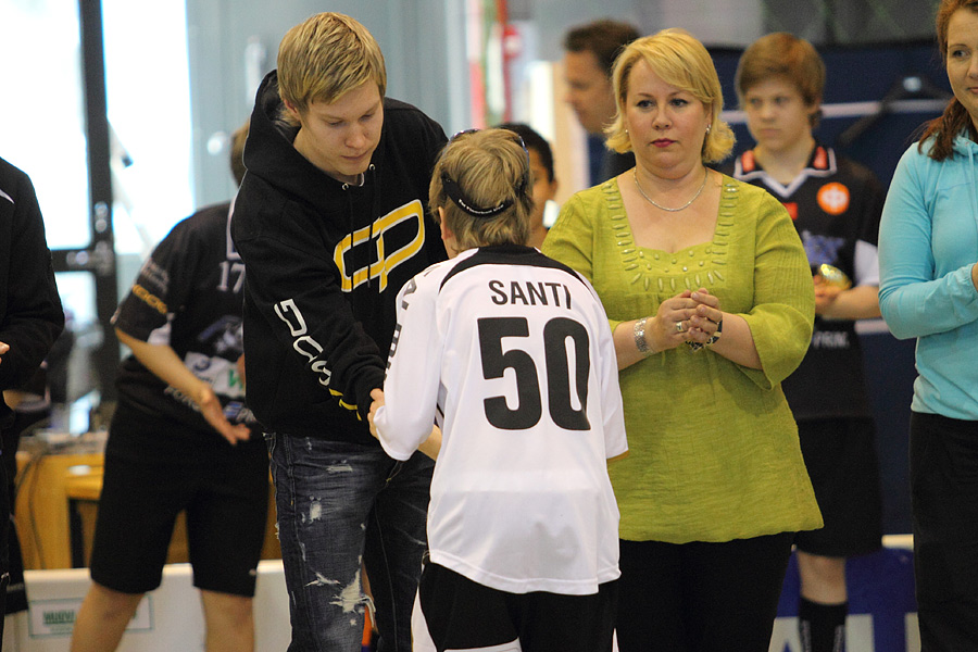 15.4.2012 - (Steelers Gold-FBT Karhut White)