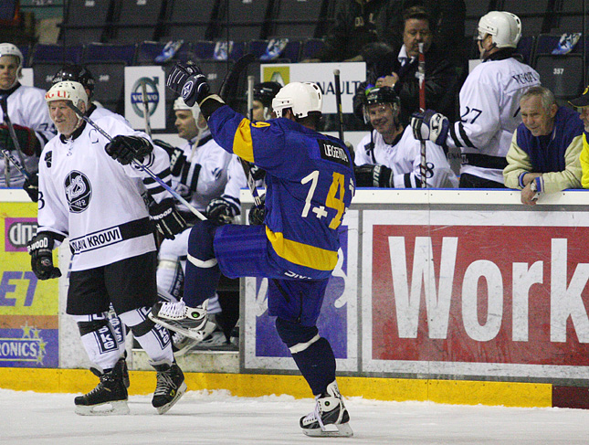 8.1.2011 - (Lukko Alumni-TPS Alumni)