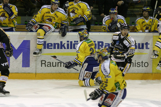 13.10.2004 - (Lukko-Kärpät)