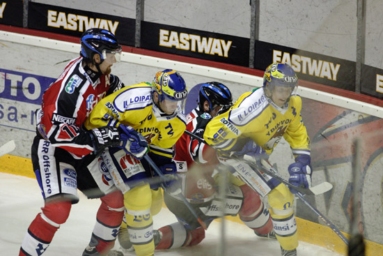 19.10.2004 - (Ässät-Lukko)