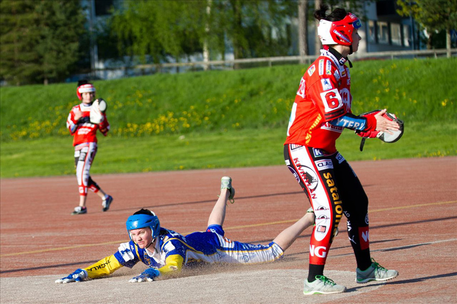 23.5.2012 - (Lukko N-Pesäkarhut N)