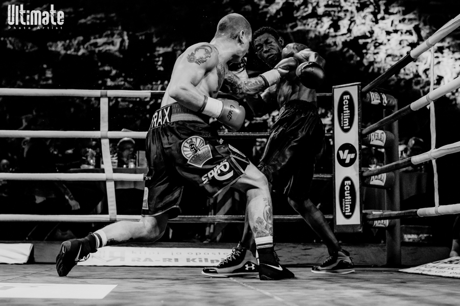 13.8.2016 Boxing Night Savonlinna: Niklas Räsänen vs Emmanuel Feuzeu