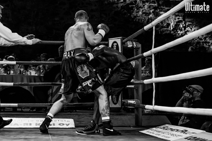 13.8.2016 Boxing Night Savonlinna: Niklas Räsänen vs Emmanuel Feuzeu