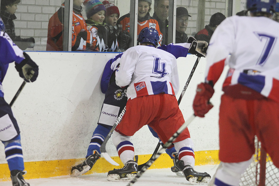 8.2.2012 - (Tsekki U18-Suomi U18)