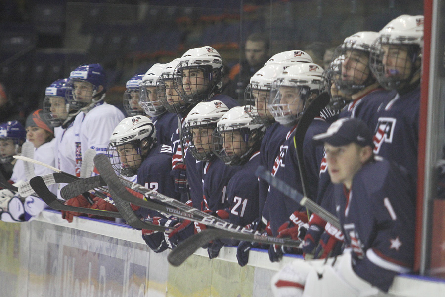 9.2.2012 - (USA U18-Tsekki U18)