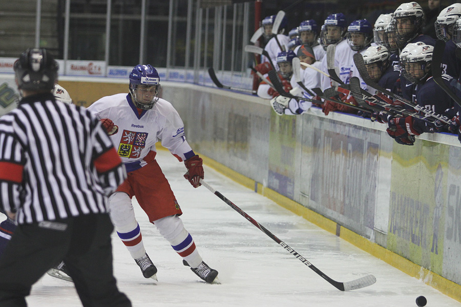 9.2.2012 - (USA U18-Tsekki U18)