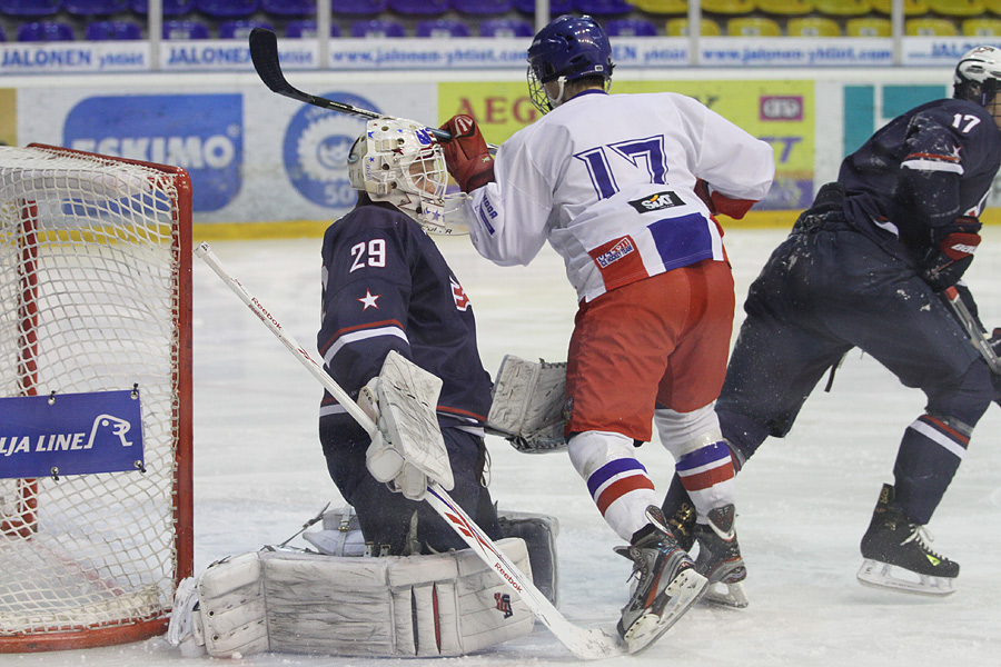 9.2.2012 - (USA U18-Tsekki U18)