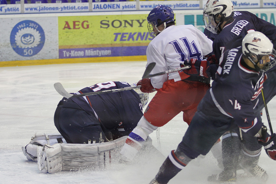 9.2.2012 - (USA U18-Tsekki U18)