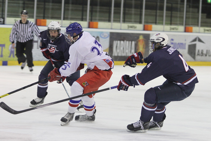 9.2.2012 - (USA U18-Tsekki U18)