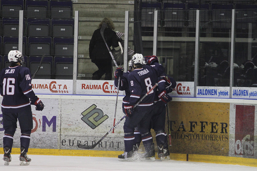 9.2.2012 - (USA U18-Tsekki U18)