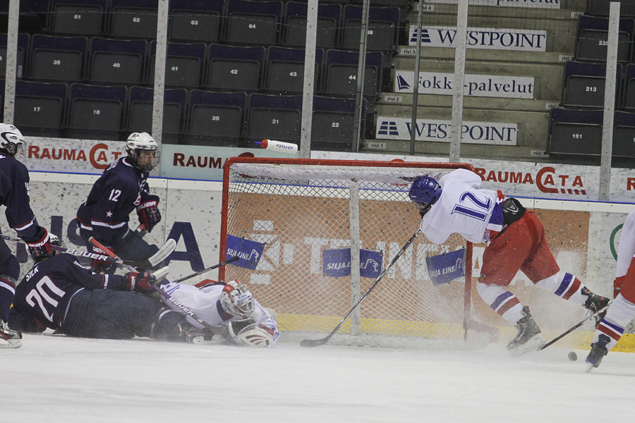 9.2.2012 - (USA U18-Tsekki U18)