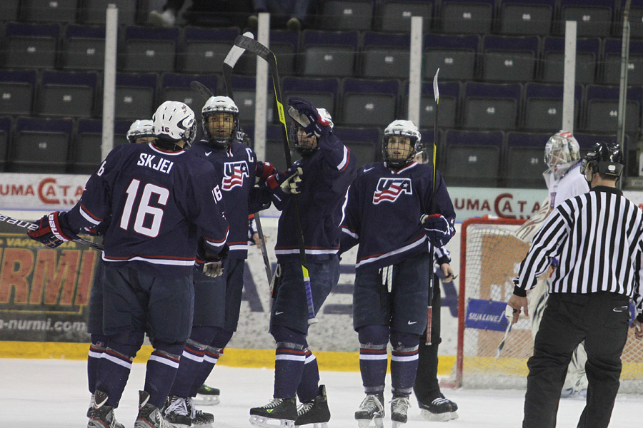 9.2.2012 - (USA U18-Tsekki U18)