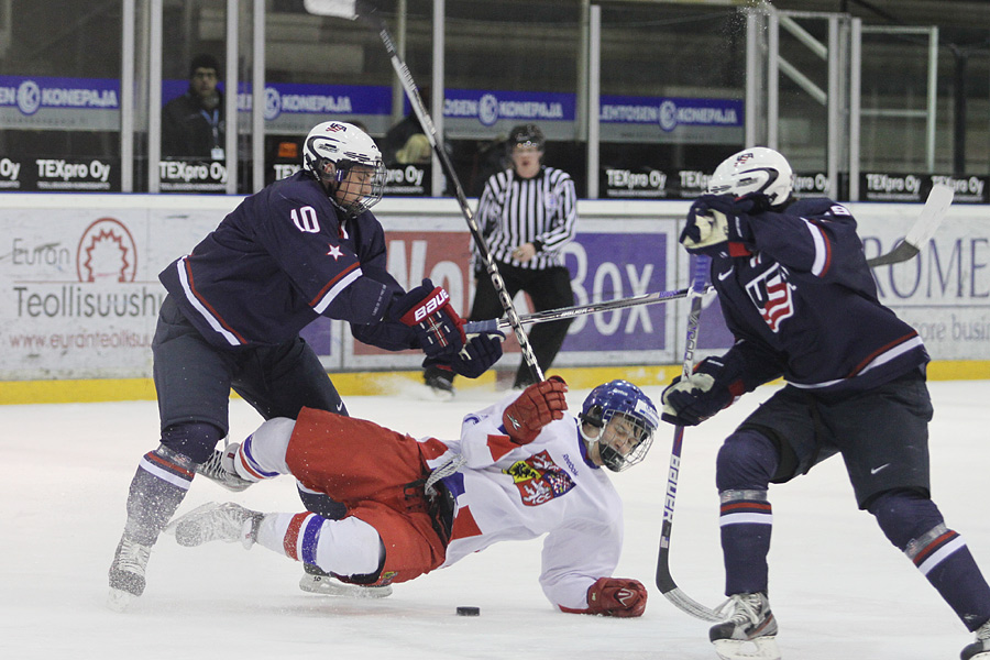 9.2.2012 - (USA U18-Tsekki U18)