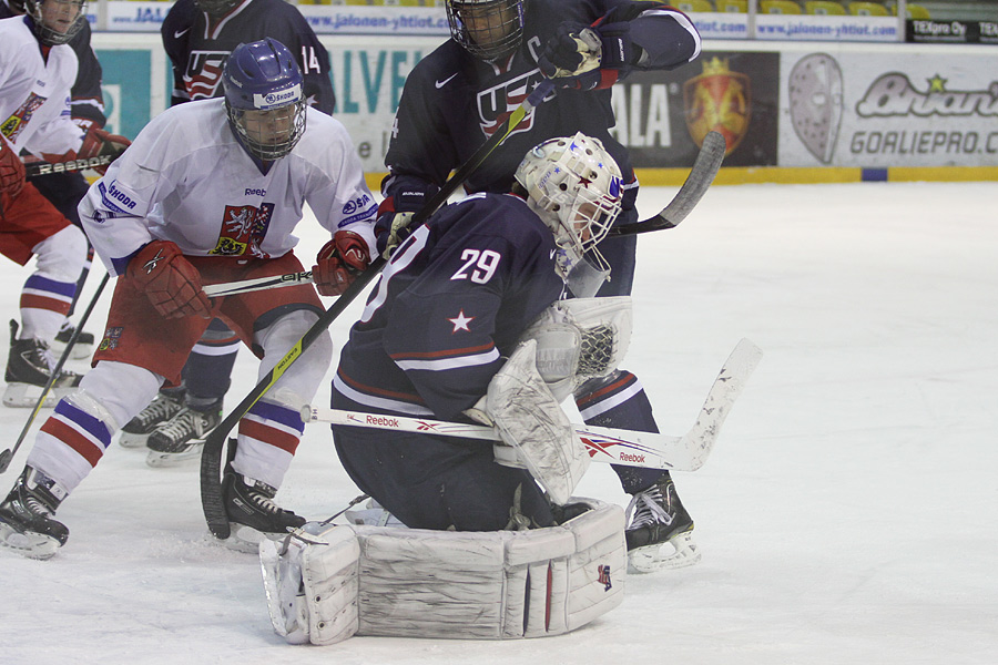 9.2.2012 - (USA U18-Tsekki U18)