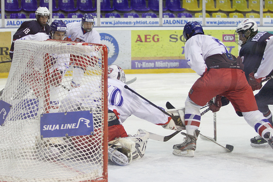 9.2.2012 - (USA U18-Tsekki U18)