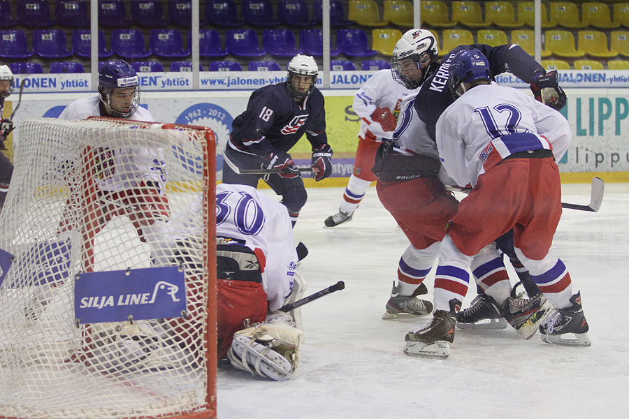 9.2.2012 - (USA U18-Tsekki U18)