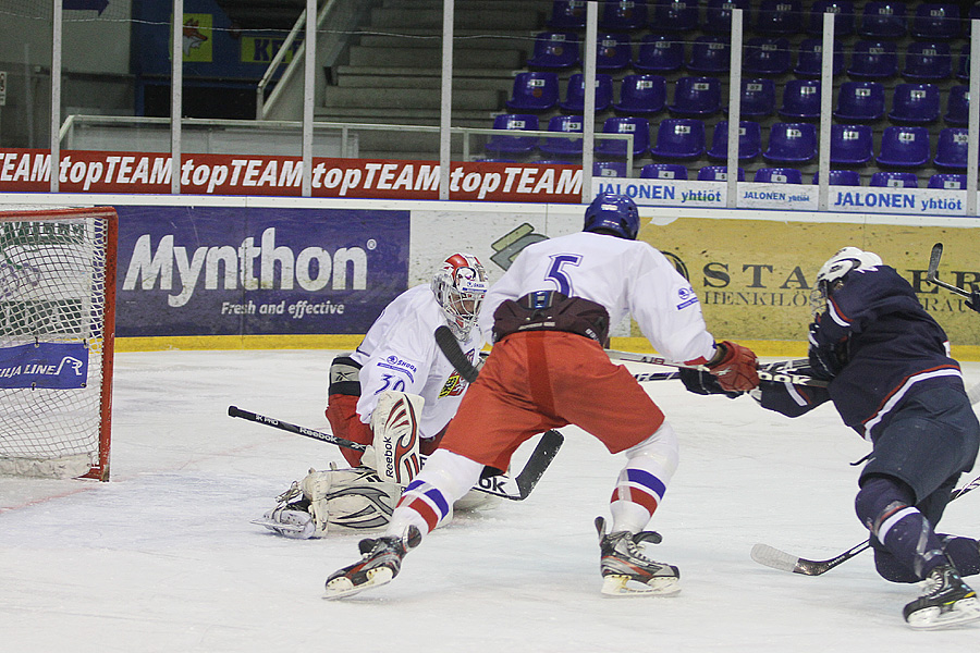 9.2.2012 - (USA U18-Tsekki U18)