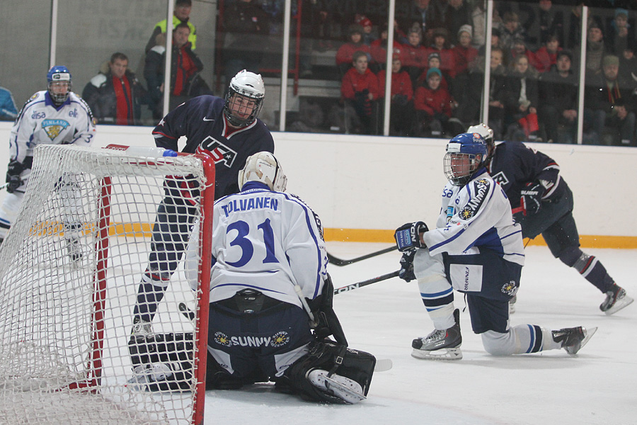 11.2.2012 - (Suomi U18-USA U18)