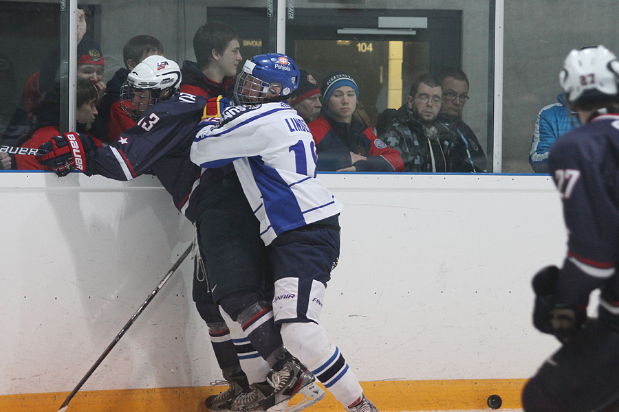 11.2.2012 - (Suomi U18-USA U18)