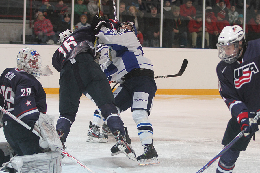 11.2.2012 - (Suomi U18-USA U18)